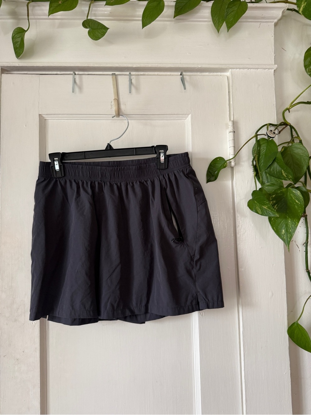 Black Active shorts with Side Zipper Pocket size L